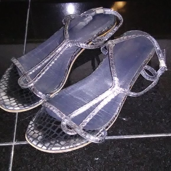 STUART WEITZMAN - Picture 3 of 8